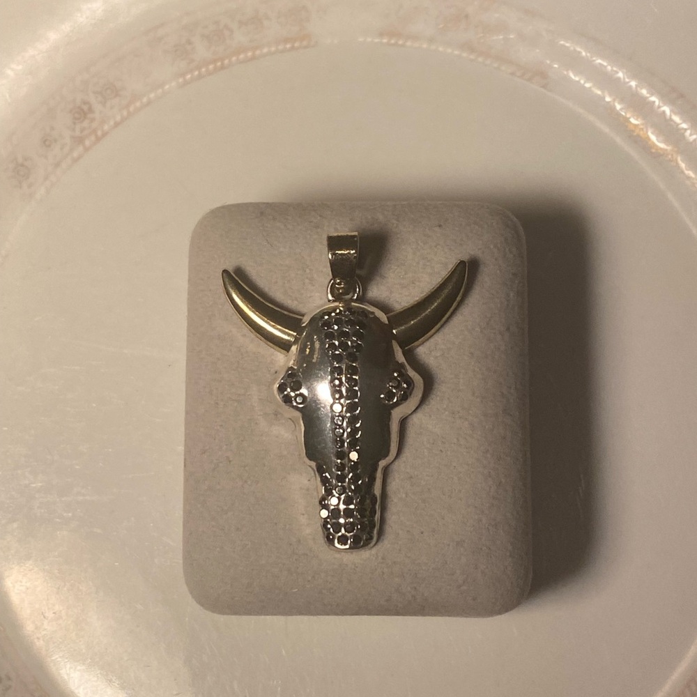 💛 Men’s gold plated black crystals pendant.